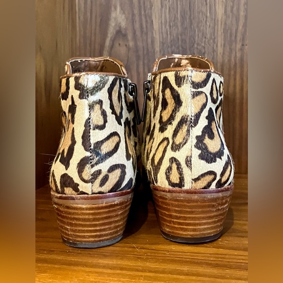 On Trend! Sam Edelman Petty Leopard Print Horsehair Ankle Booties 7M Brown/Gold - Picture 12 of 15